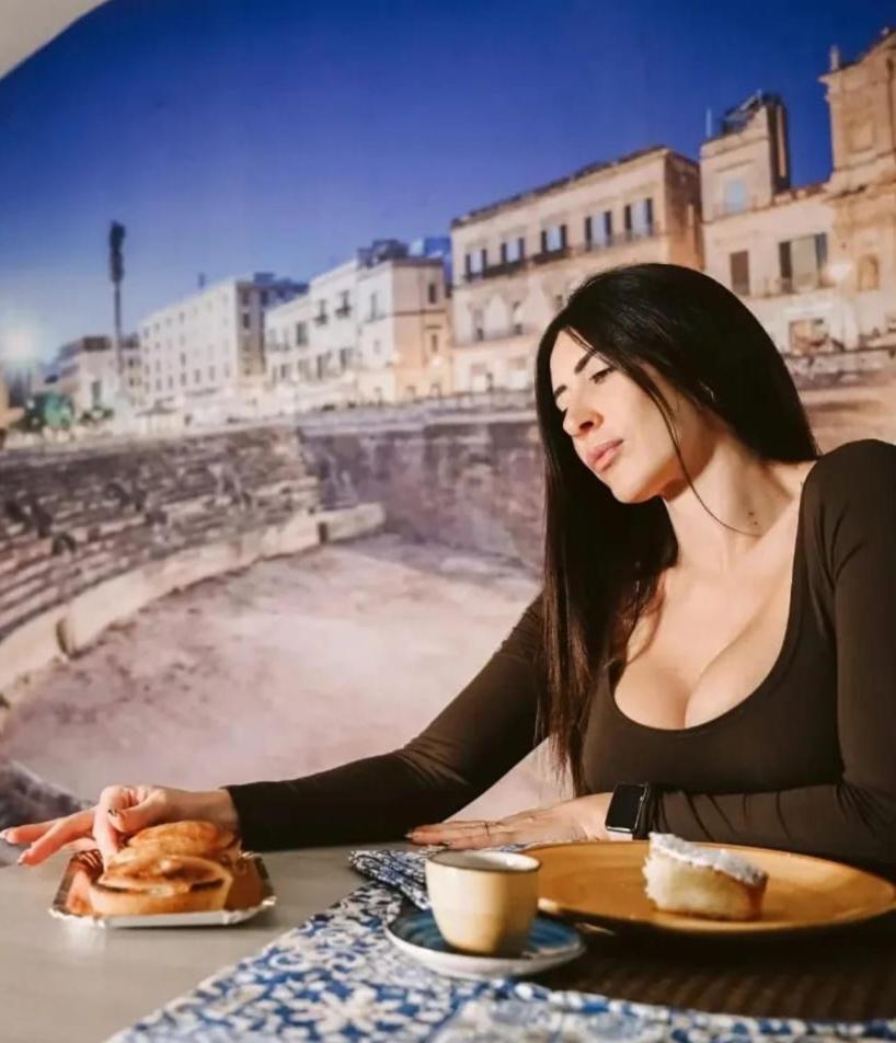 "Il Vecchio Salone" Appartamento In Pieno Centro Con Garage Privato 莱切 外观 照片