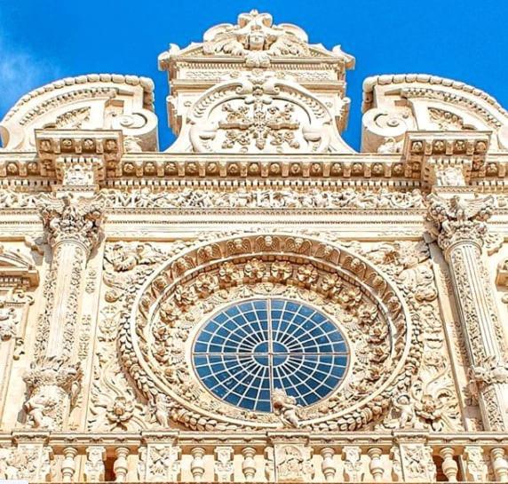 "Il Vecchio Salone" Appartamento In Pieno Centro Con Garage Privato 莱切 外观 照片
