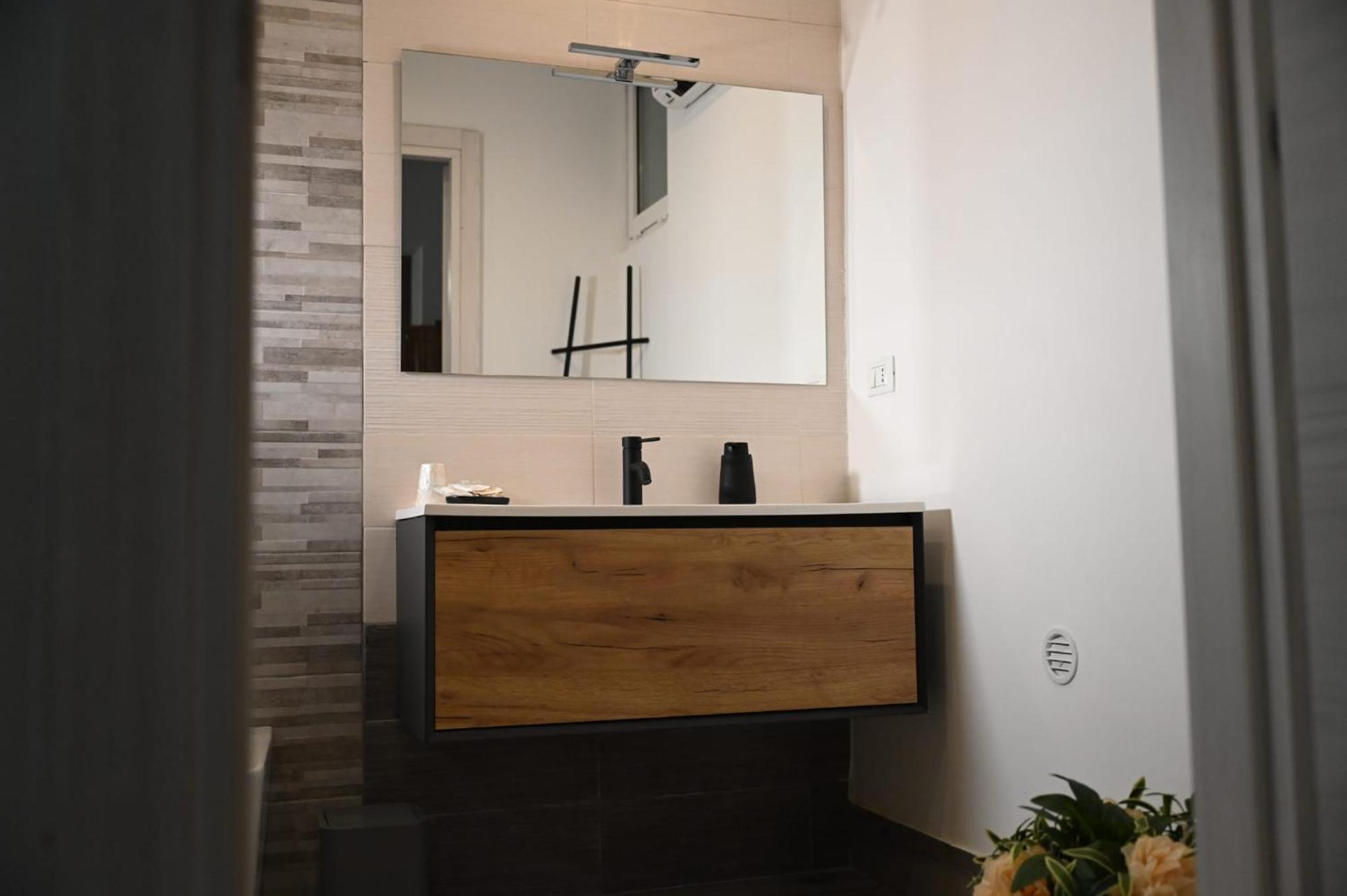 "Il Vecchio Salone" Appartamento In Pieno Centro Con Garage Privato 莱切 外观 照片