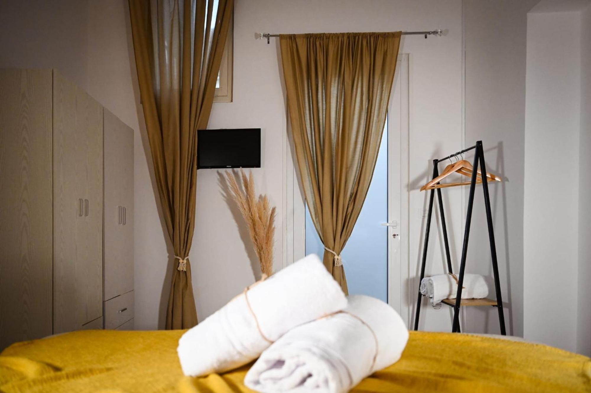 "Il Vecchio Salone" Appartamento In Pieno Centro Con Garage Privato 莱切 外观 照片