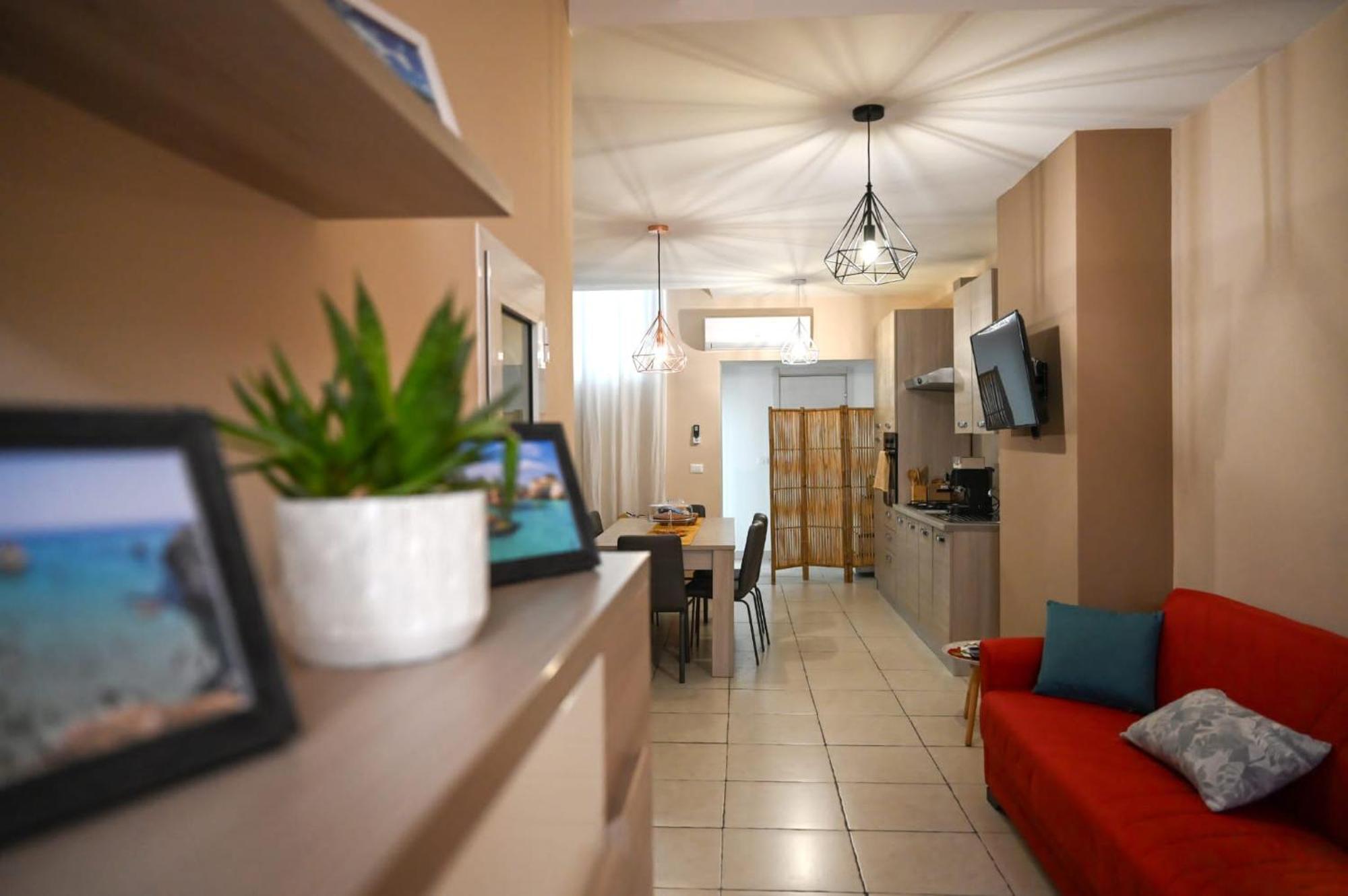 "Il Vecchio Salone" Appartamento In Pieno Centro Con Garage Privato 莱切 外观 照片