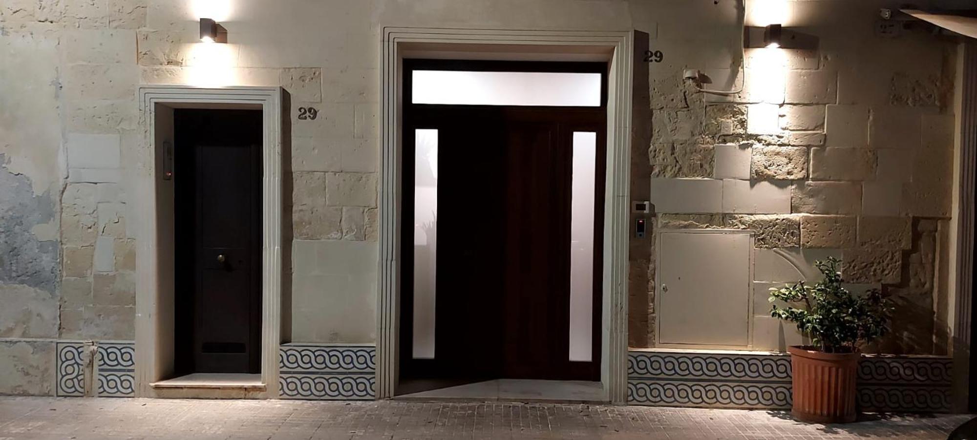 "Il Vecchio Salone" Appartamento In Pieno Centro Con Garage Privato 莱切 外观 照片